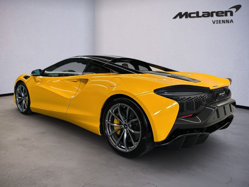 McLaren Artura 2024
