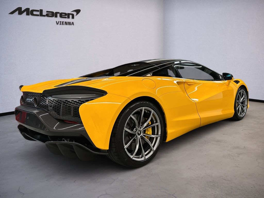 McLaren Artura 2024