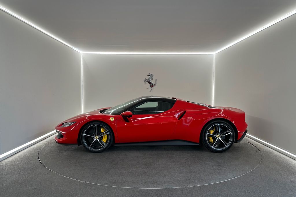 Ferrari 296 GTS 2025