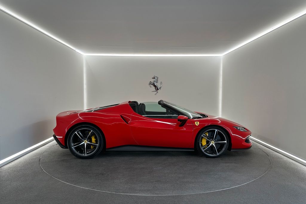 Ferrari 296 GTS 2025