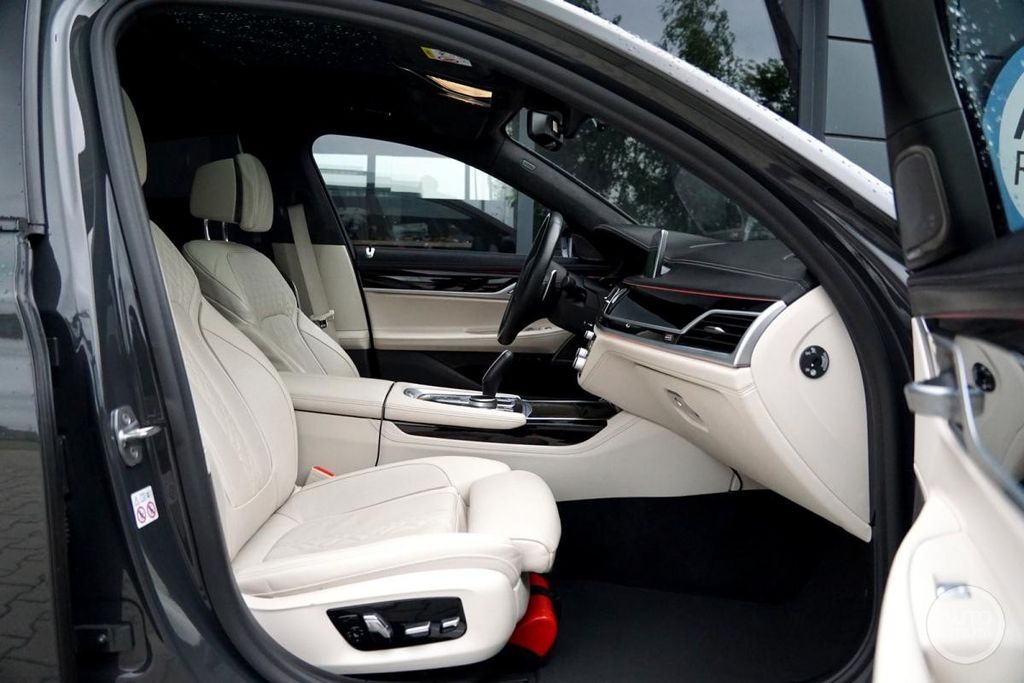 BMW 750 2019