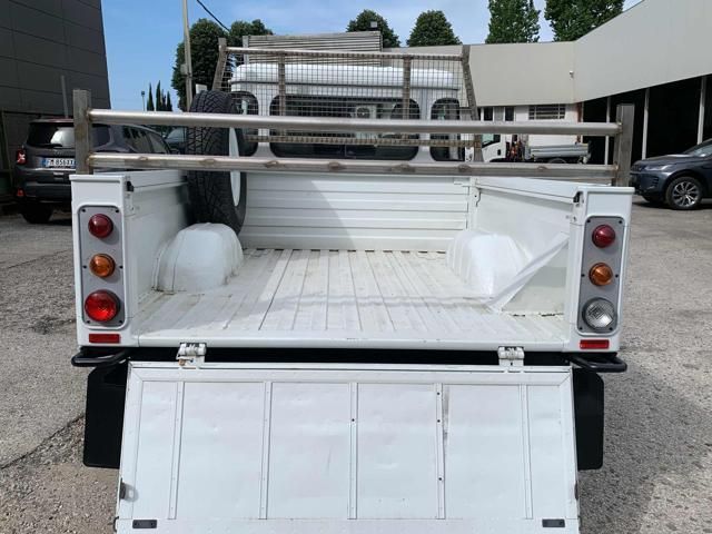 Land Rover Defender 2013