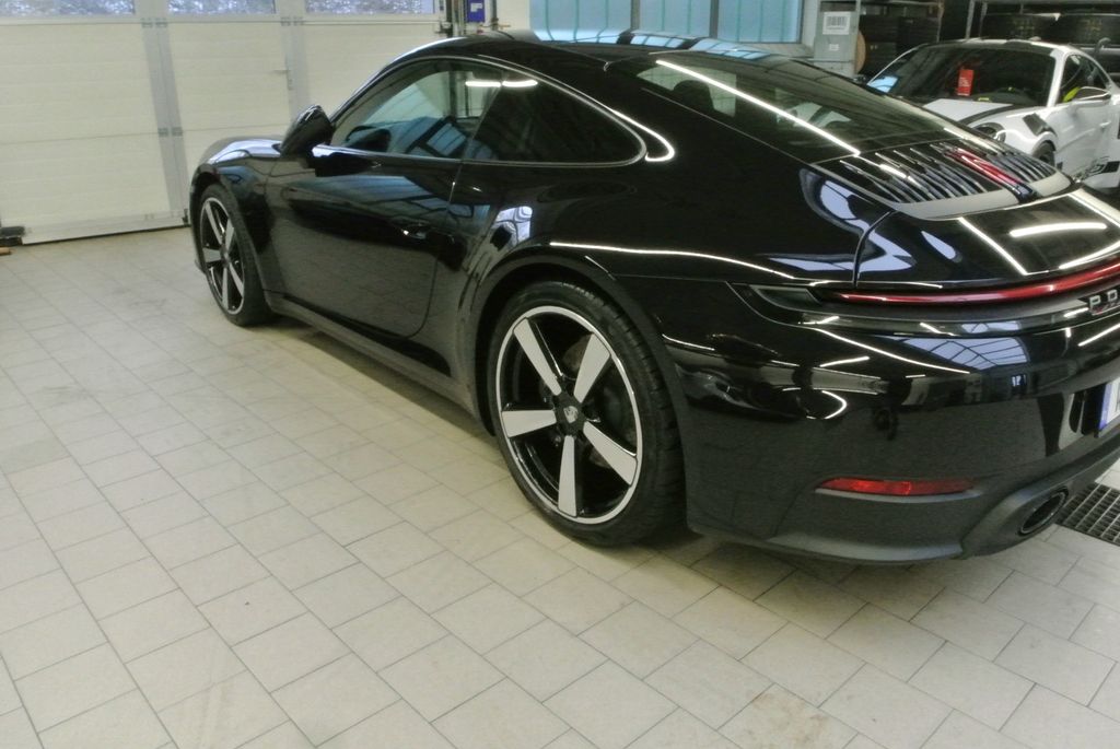 Porsche 992 2025