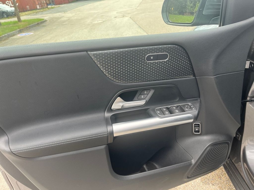 Mercedes-Benz B 200 2024