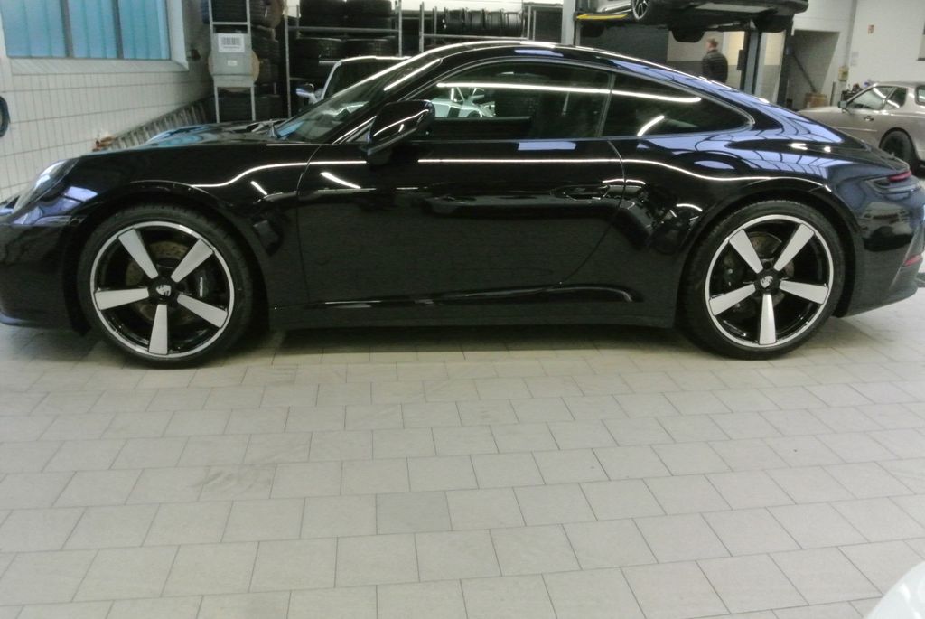 Porsche 992 2025