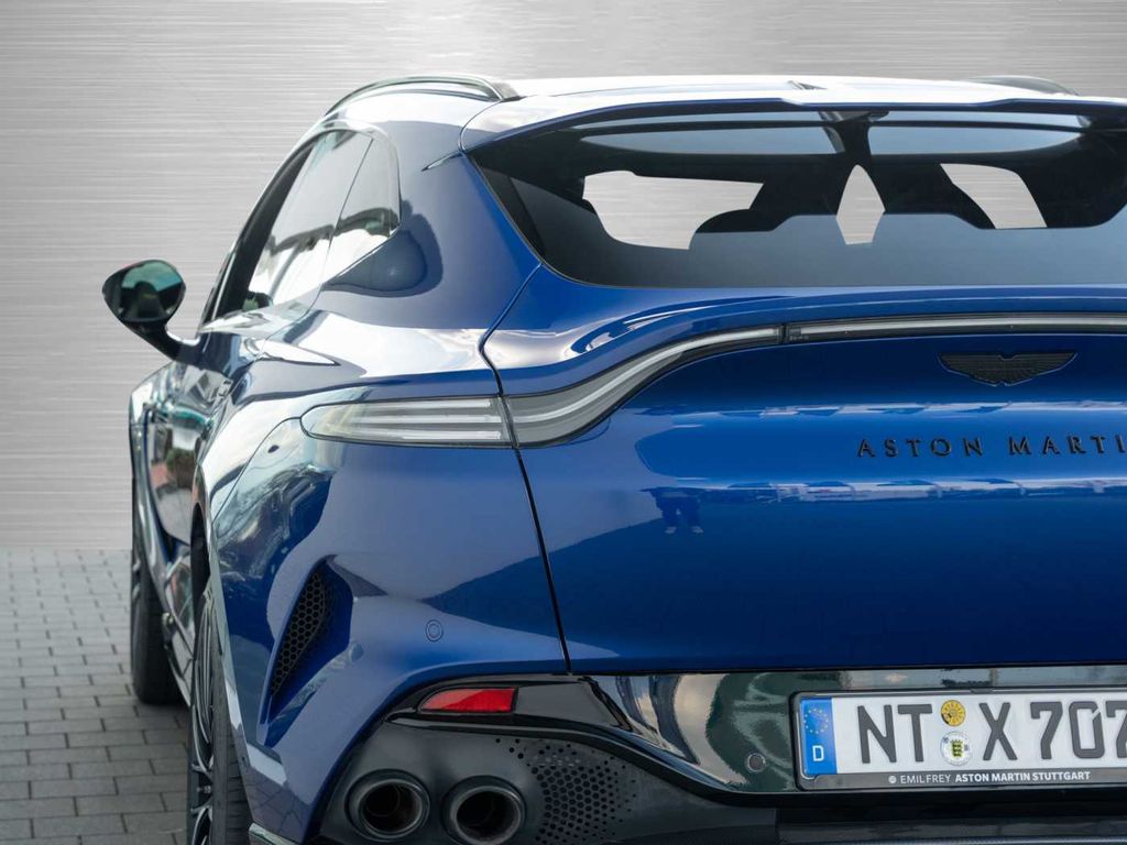 Aston Martin DBX 2024