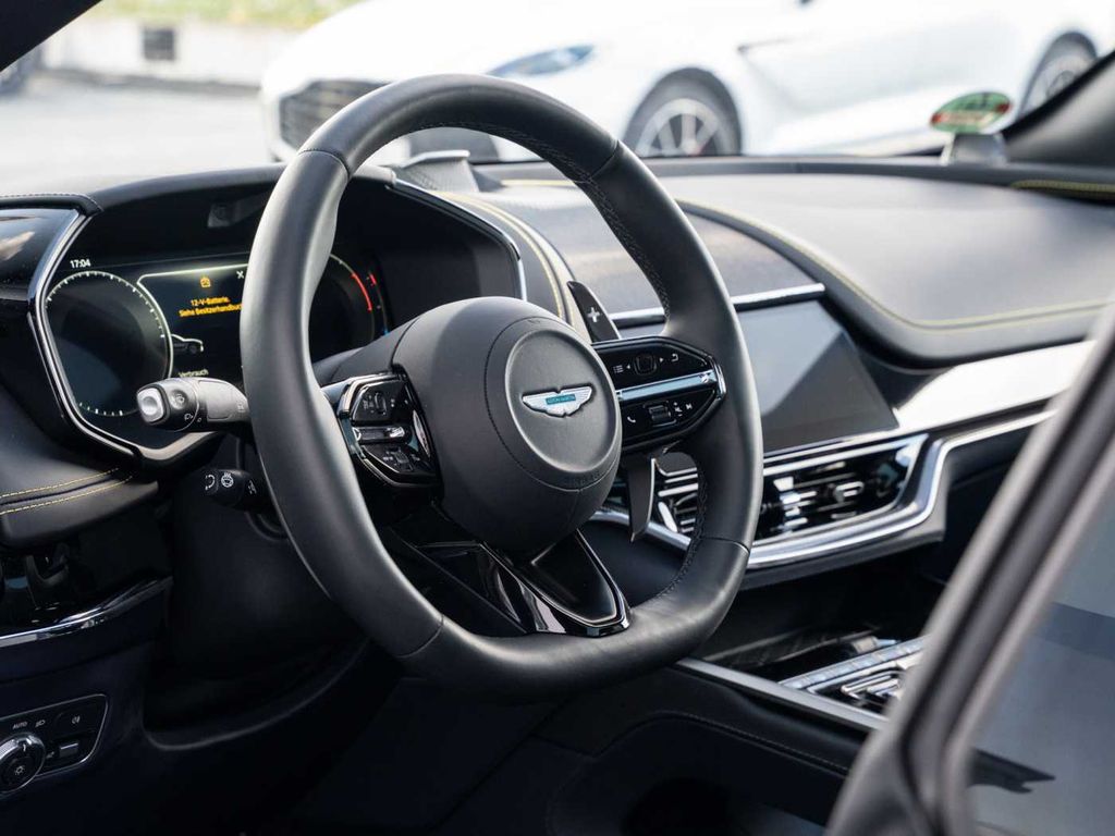 Aston Martin DBX 2024