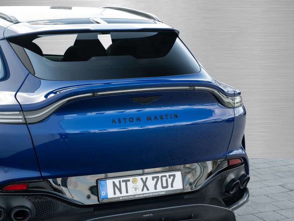 Aston Martin DBX 2024