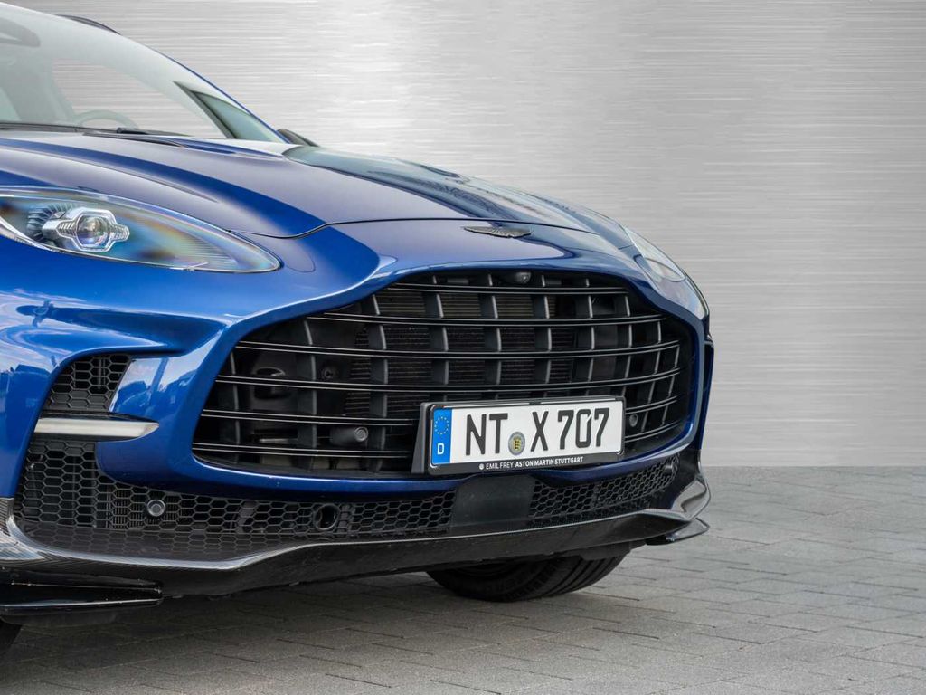 Aston Martin DBX 2024