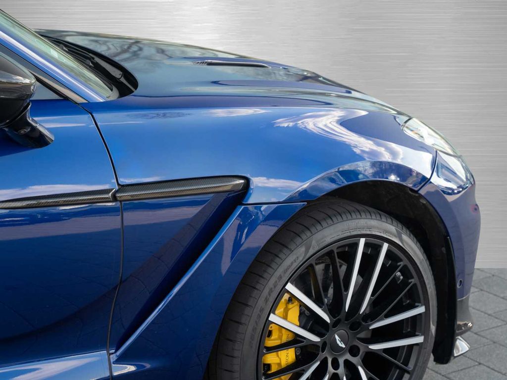 Aston Martin DBX 2024