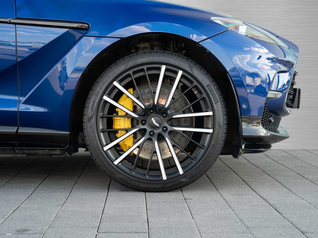 Aston Martin DBX 2024