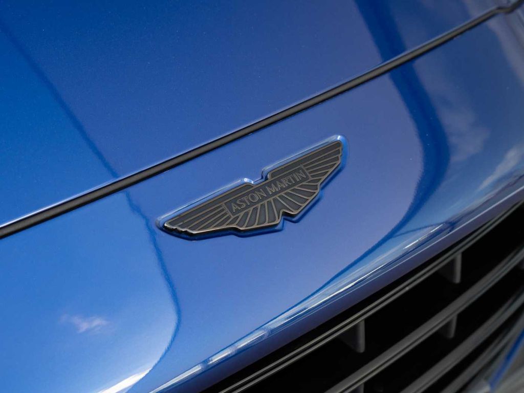 Aston Martin DBX 2024