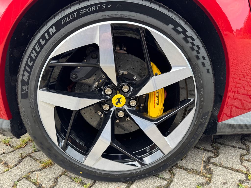 Ferrari 12Cilindri 2025