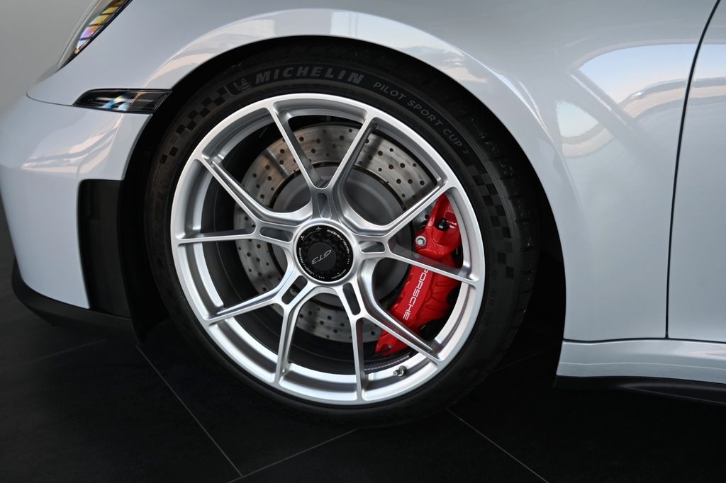 Porsche 992 2025