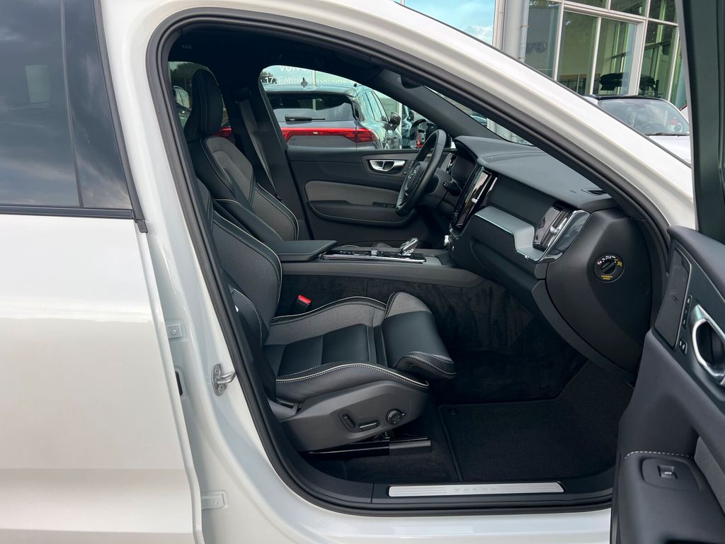 Volvo XC60 2025