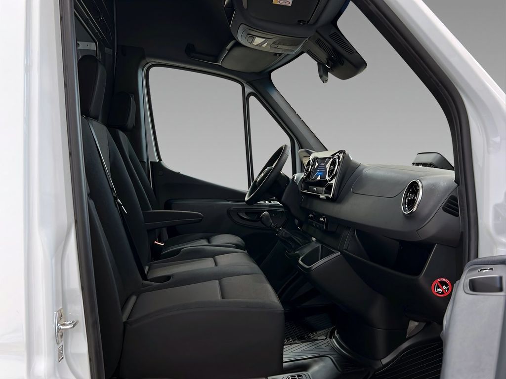 Mercedes-Benz Sprinter 2025