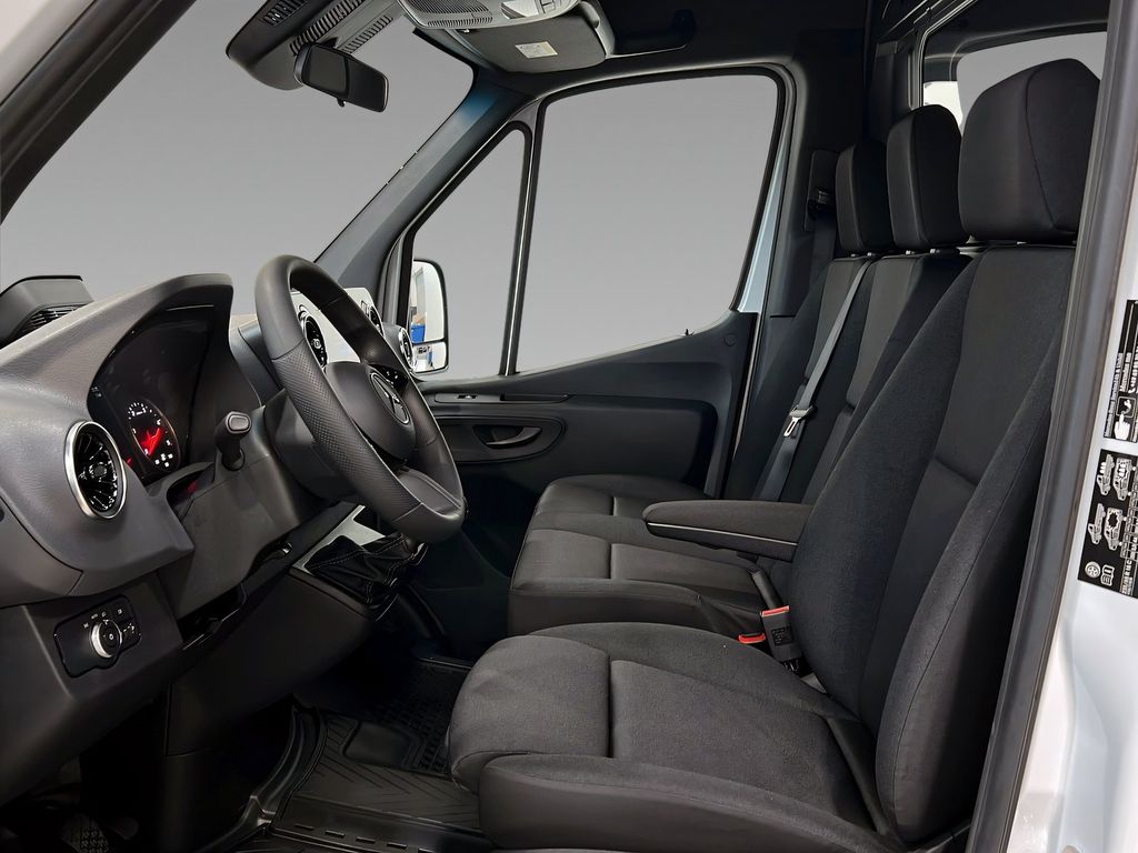 Mercedes-Benz Sprinter 2025