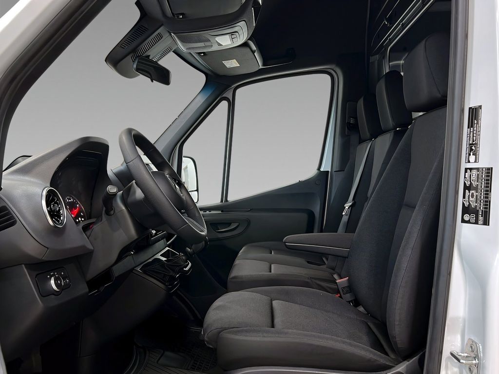 Mercedes-Benz Sprinter 2025