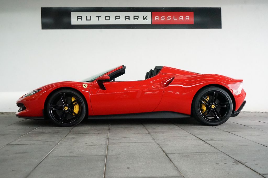 Ferrari 296 GTS 2025