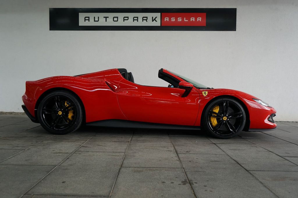 Ferrari 296 GTS 2025