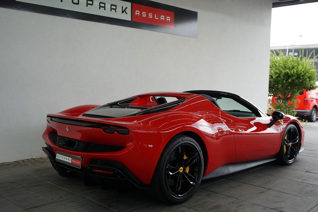 Ferrari 296 GTS 2025