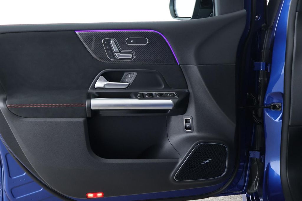 Mercedes-Benz B 220 2025