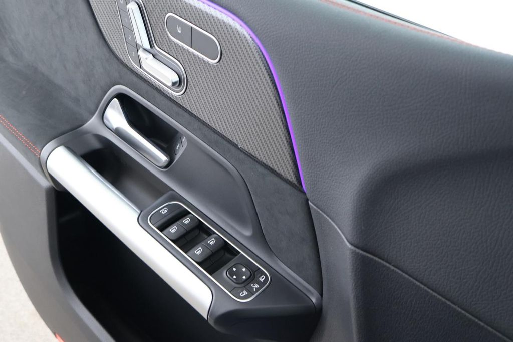 Mercedes-Benz B 220 2025