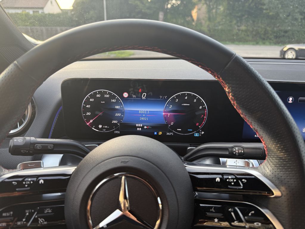 Mercedes-Benz GLB 180 2025