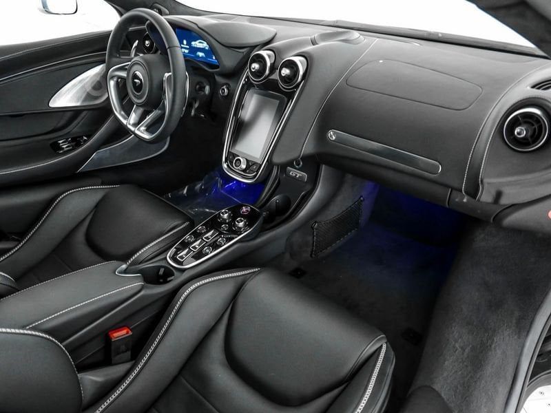 McLaren GT 2025