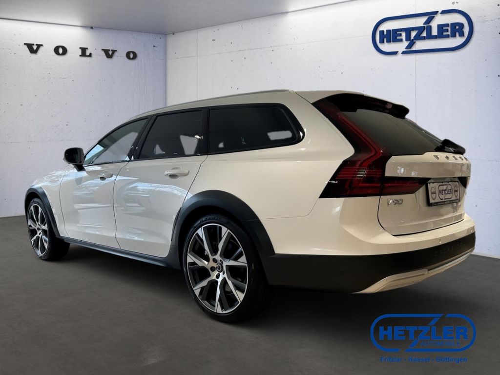 Volvo V90 Cross Country 2025