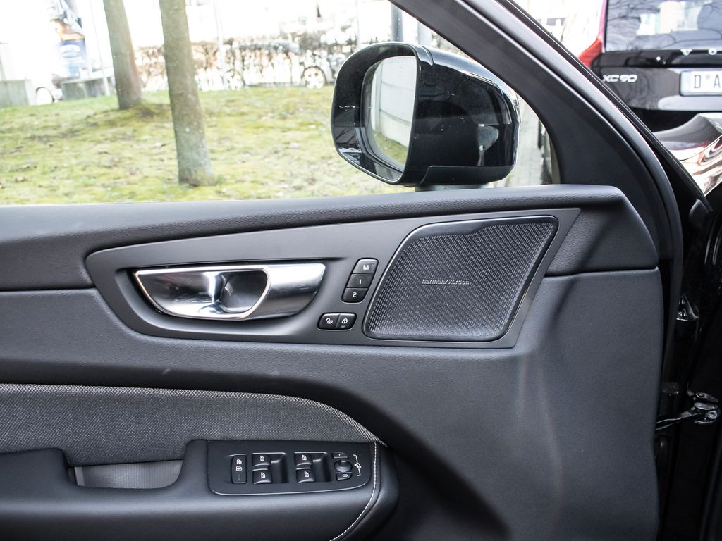 Volvo XC60 2025