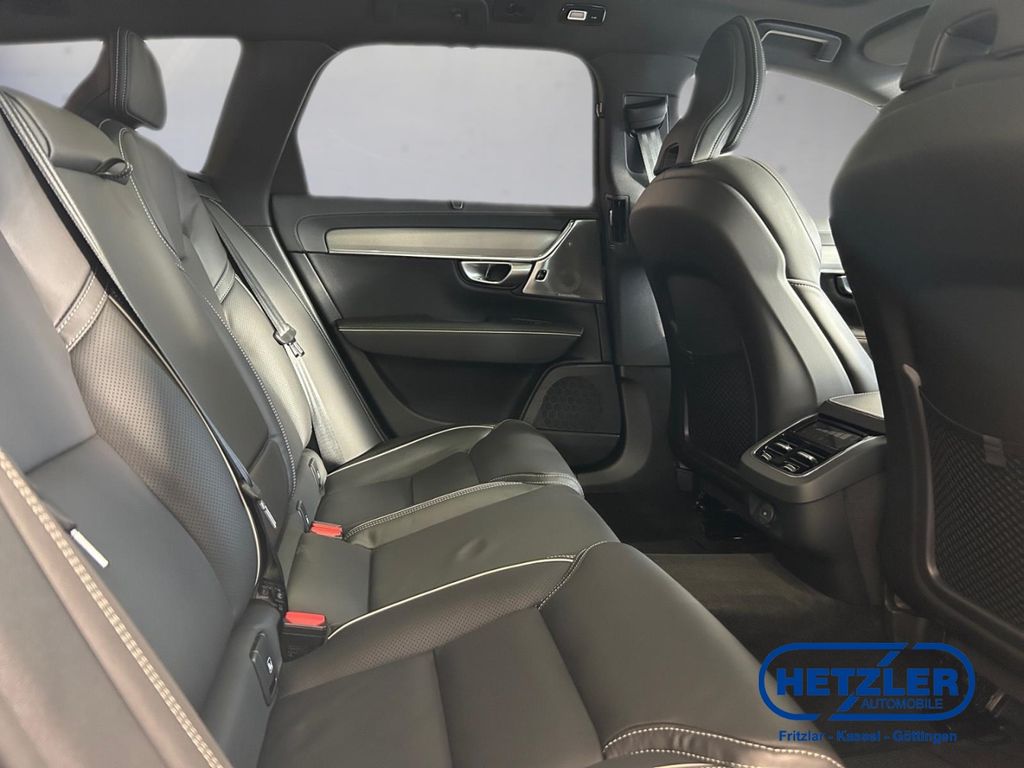 Volvo V90 Cross Country 2025