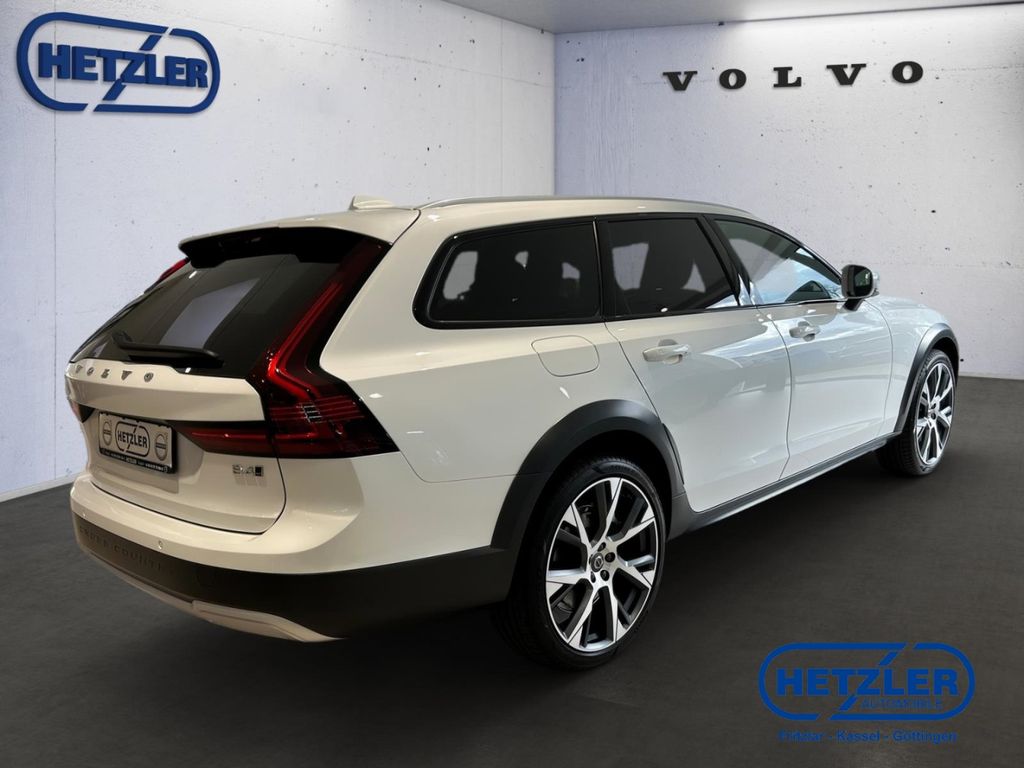 Volvo V90 Cross Country 2025