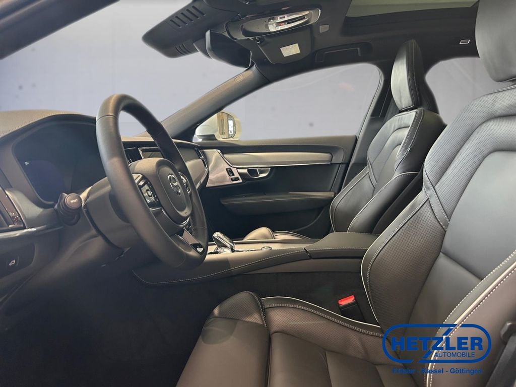 Volvo V90 Cross Country 2025