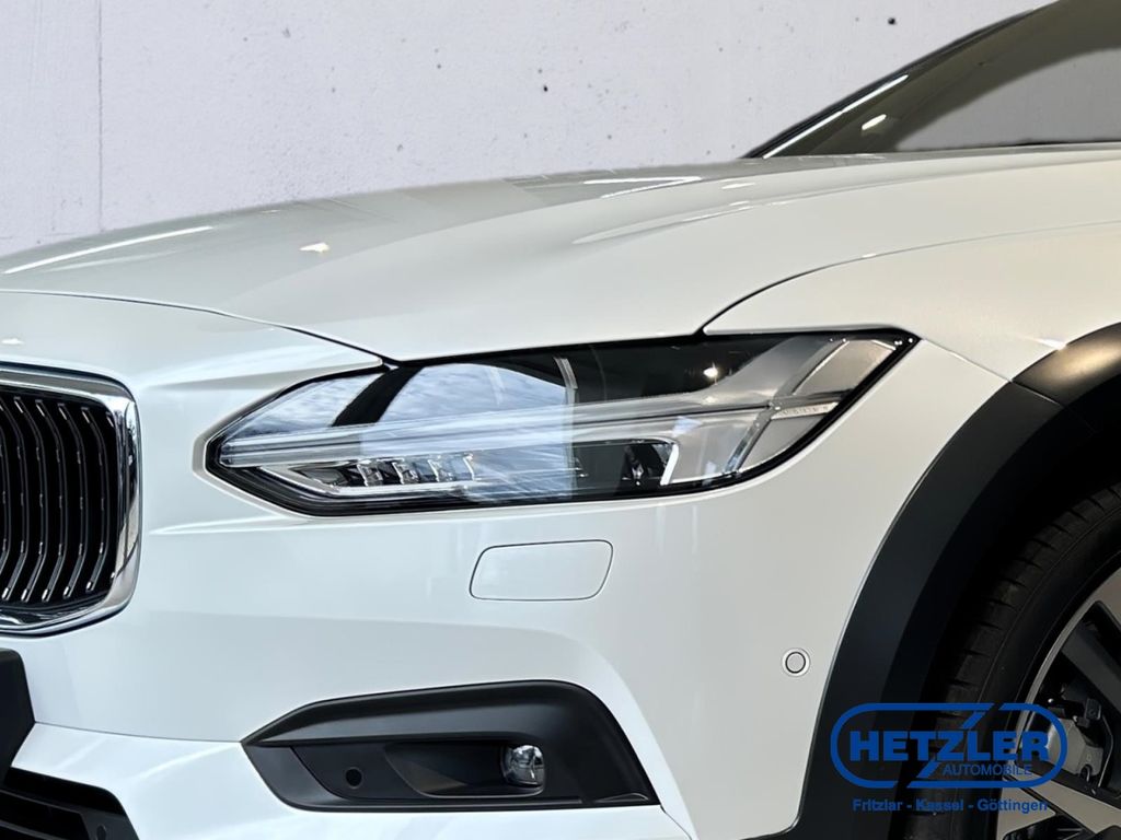 Volvo V90 Cross Country 2025