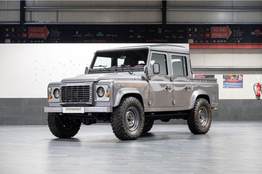 Land Rover Defender 2011