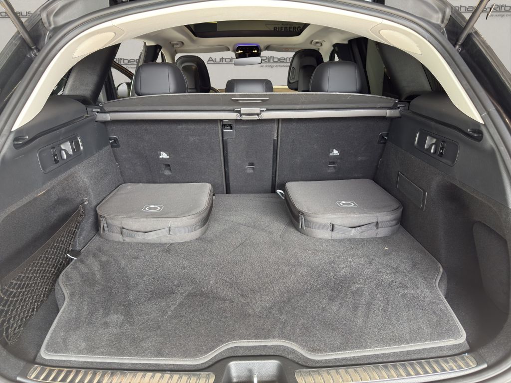 Mercedes-Benz GLC 300 2023