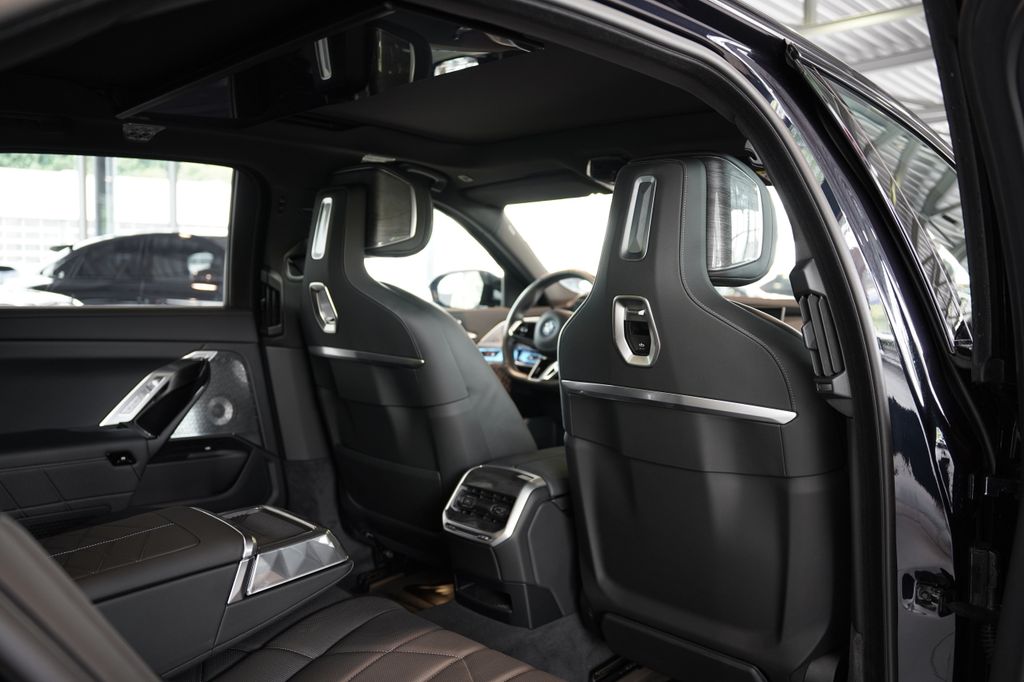 BMW i7 2025