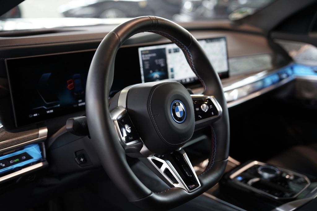 BMW i7 2025