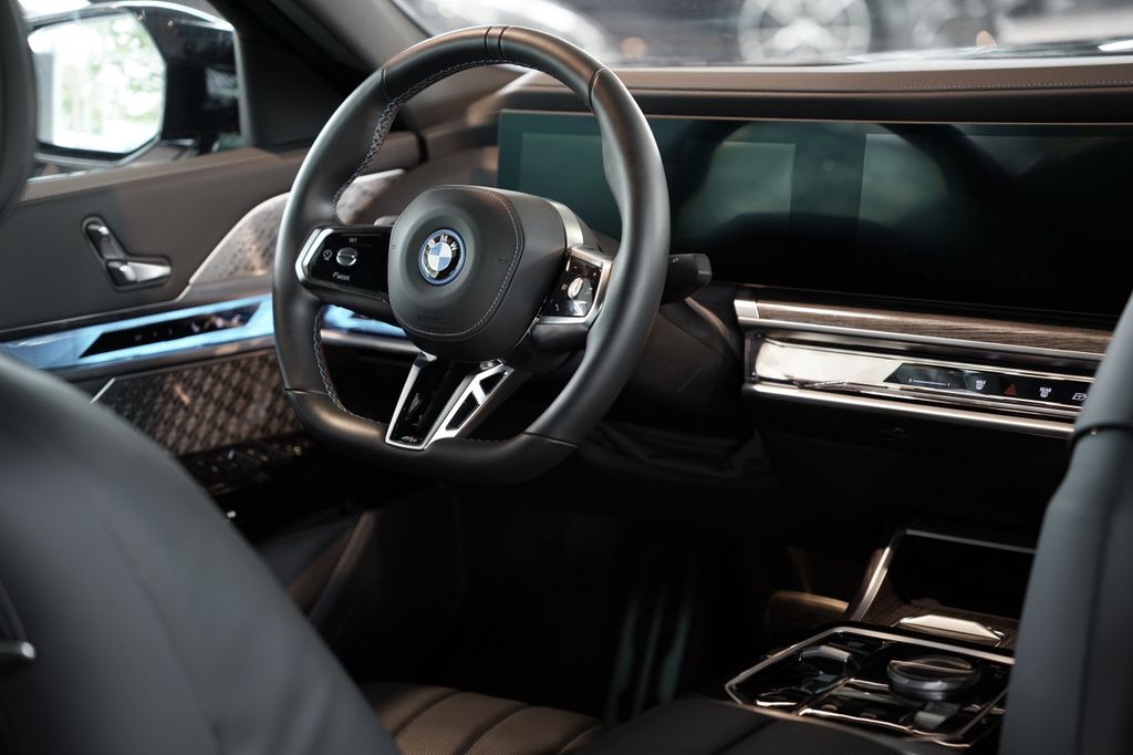 BMW i7 2025