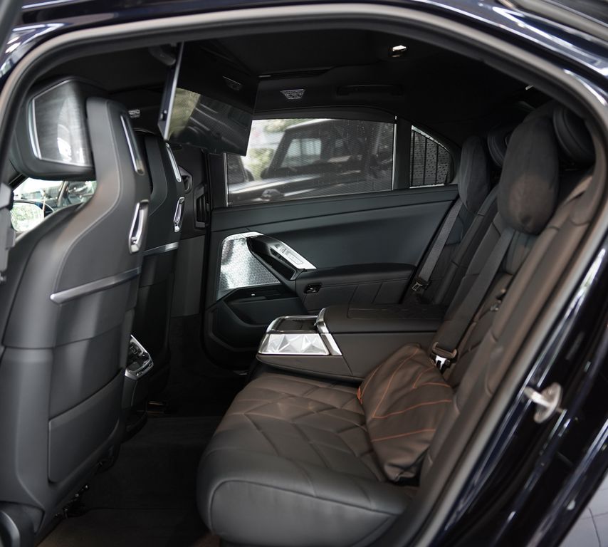 BMW i7 2025