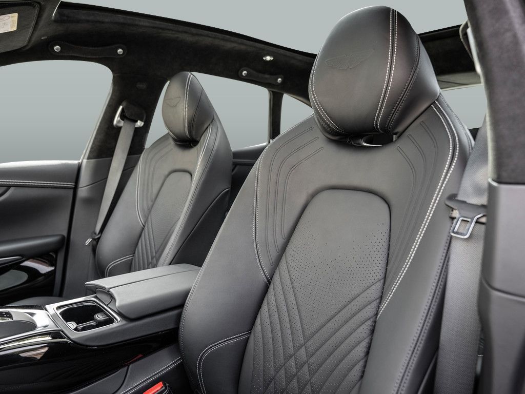 Aston Martin DBX 2025