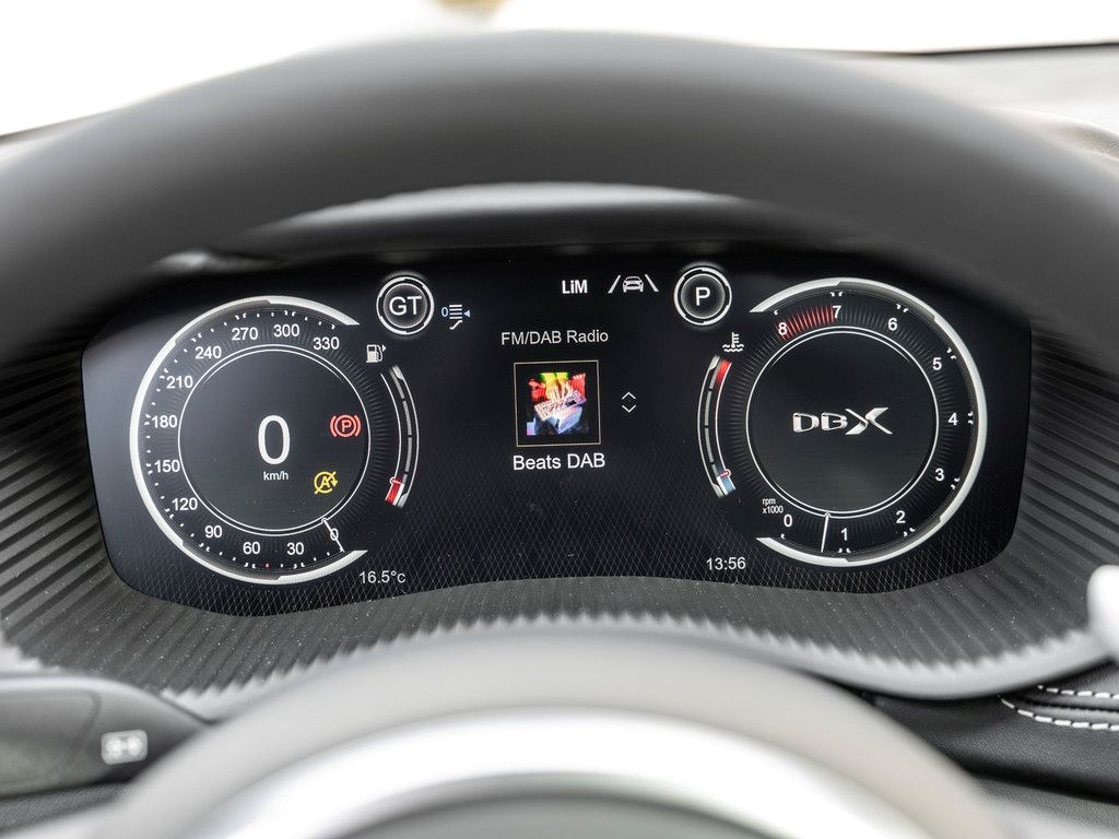 Aston Martin DBX 2025