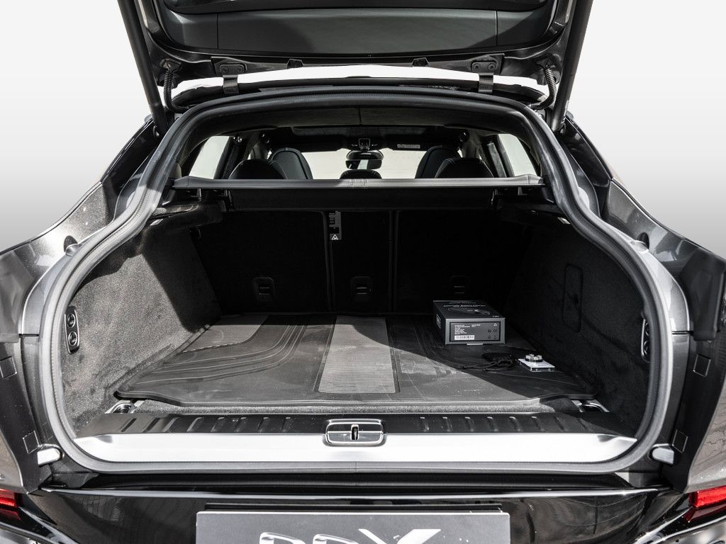 Aston Martin DBX 2025