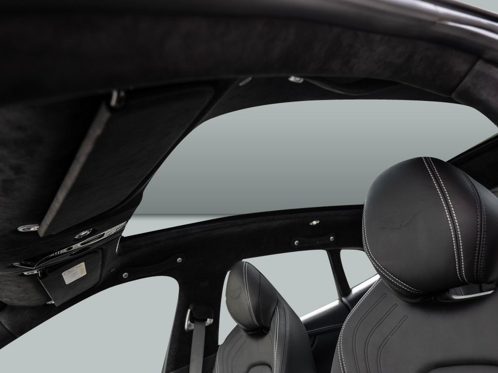 Aston Martin DBX 2025