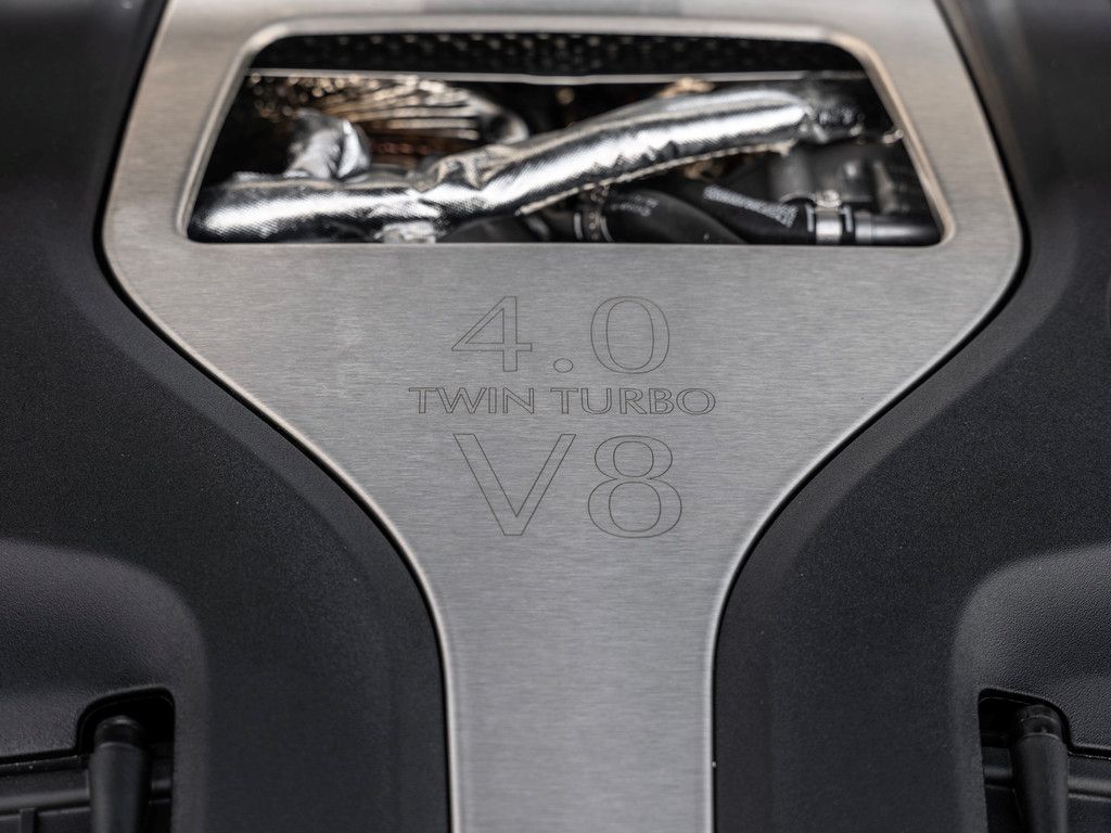 Aston Martin DBX 2025