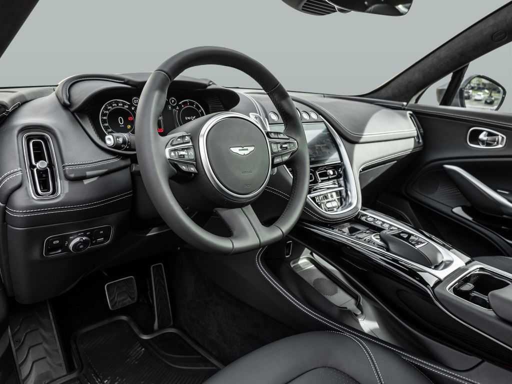 Aston Martin DBX 2025