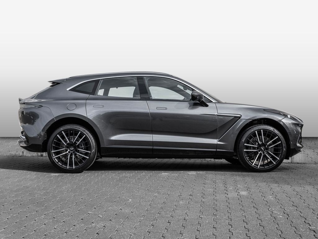 Aston Martin DBX 2025