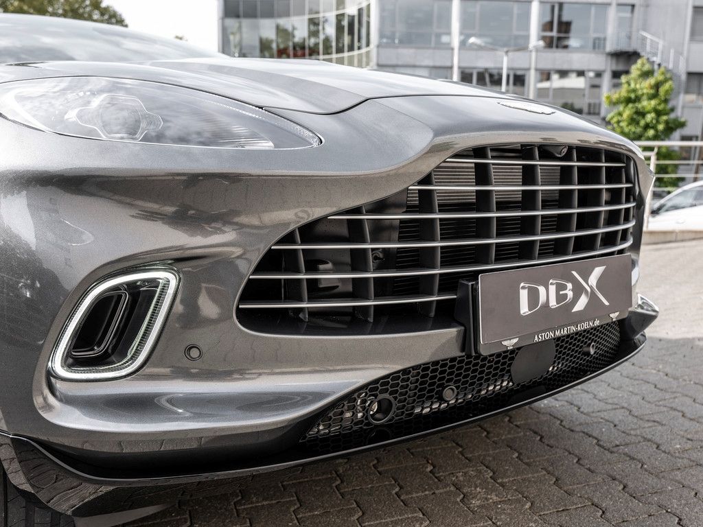 Aston Martin DBX 2025