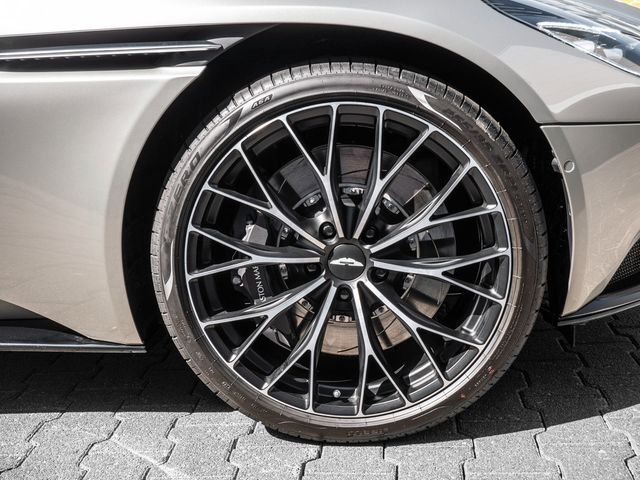 Aston Martin DB11 2023